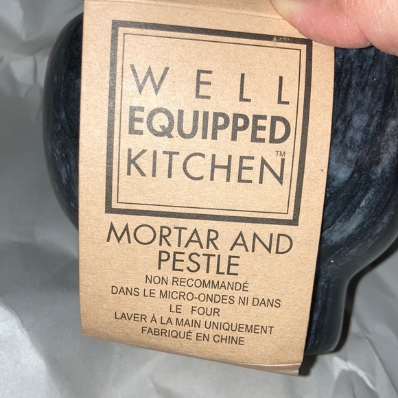 Well equipped kitchen mortar and pestle - Picture 2 of 5